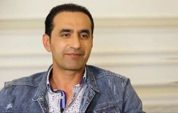 شاهد .. شقيقة الممثل المصري إلى مثواها الأخير