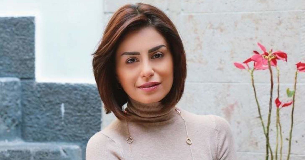 شاهد .. بالصور- منة فضالي تتحدى البرد..بالشورت على الثلوج