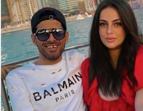 إسراء عبدالفتاح تخطف الانظار برفقة حمدي المرغني في دبي بإطلالة صيفية