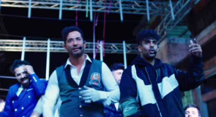 عمرو سعد وعفروتو يغنيان هرازيك من مسلسل “توبة” – فيديو