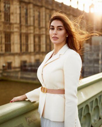 شاهد .. بالفيديو والصور- ياسمين صبري تشع بياضا بأخر إطلالة لها