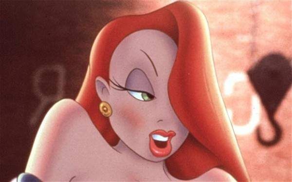 شاهد .. بعد إدعائها أن عارضة الأزياء هي شاب يتخفى بملامح أنثى.. فتاة الموضة إلى التحقيق