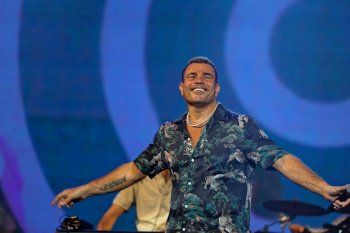 شاهد .. بالصور- عمرو دياب يشعل الأجواء في حفله الأخير