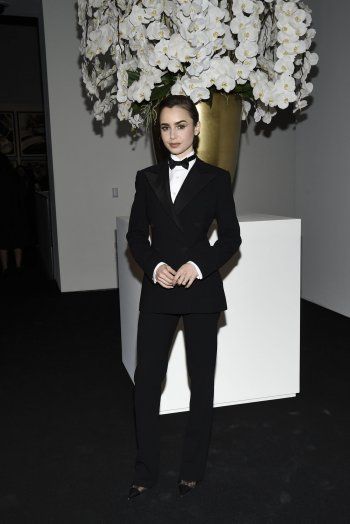 شاهد .. بالصور - ليلي كولينز وجيسيكا شاستين تتألقان في عرض أزياء في نيويورك