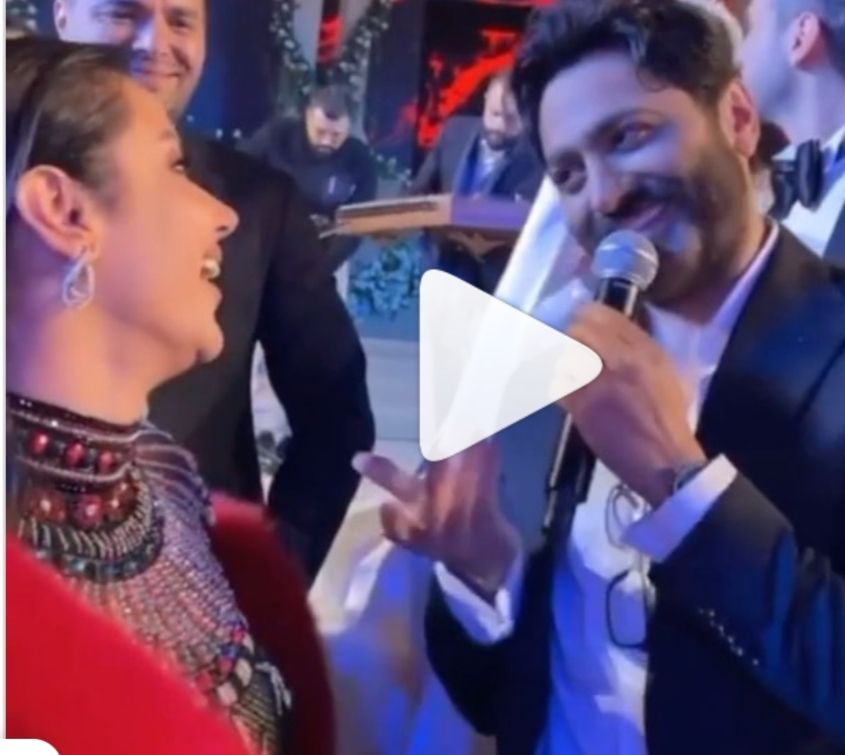 تامر حسني يمازح رضوي الشربيني بأغنية ” سي السيد” – فيديو