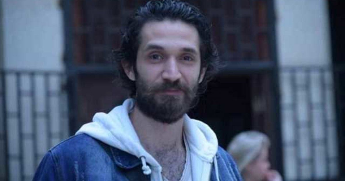 شاهد .. هافال حمدي يحتضن ابنة صباح الجزائري بمشهد رومانسي