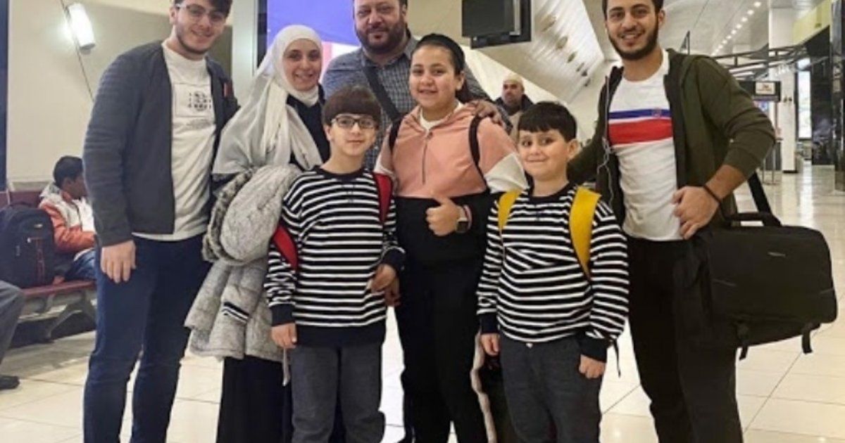 شاهد .. عائلة خالد مقداد تحتفل بعيد ميلاد نور غسان و"عصومي" يُزغرد-بالفيديو