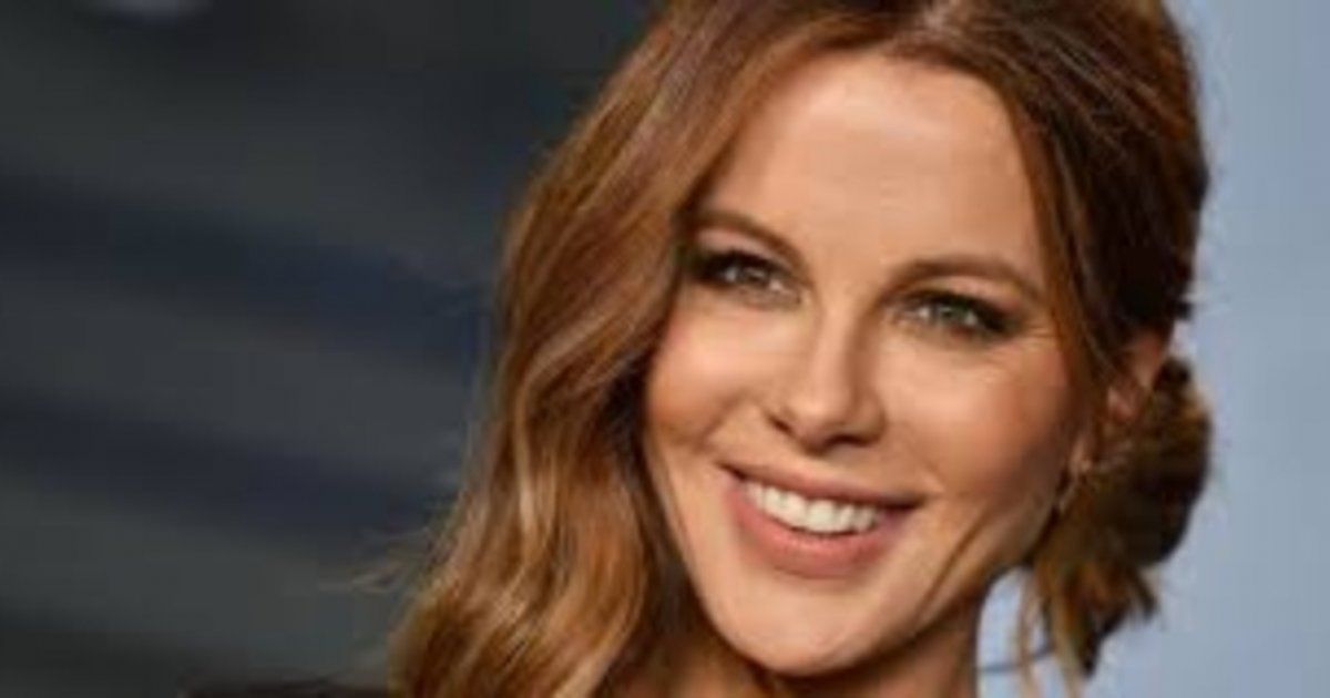 شاهد .. بالصورة - كيت بيكينسيل تتألق في جامبسوت من المصمم اللبناني جورج شقرا