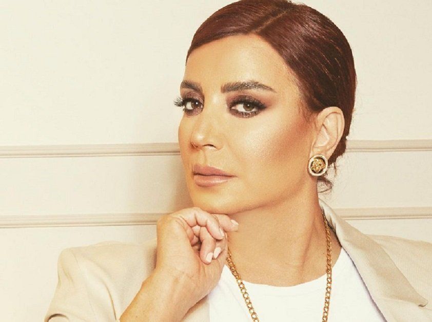 شاهد .. بالفيديو - شكران مرتجى توثق آخر اللحظات من وداع والدتها