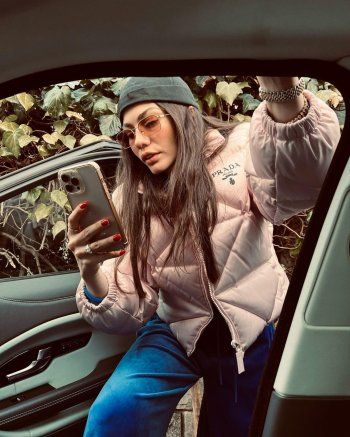 شاهد .. لوك مختلف لديميت أوزديمير يشغل المتابعين - بالصورة