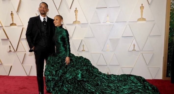 زوجة ويل سميث تخطف الأنظار بفستان الشجرة – شاهد