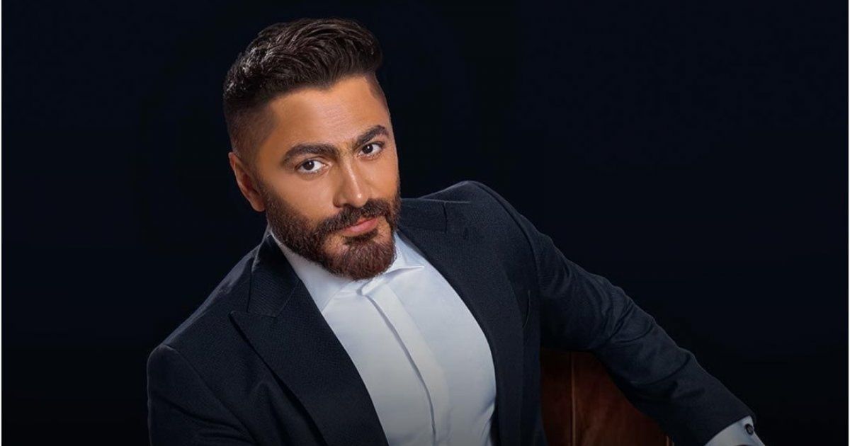 شاهد .. في لفتة إنسانية..تامر حسني ينشر صورة مع معجب ويتمنى أن تصله..إليكم التفاصيل