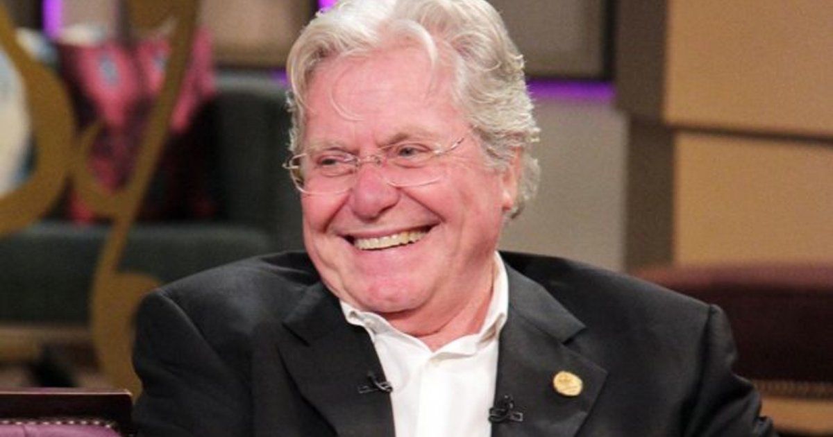 شاهد .. حسين فهمي يعين مدير مهرجان القاهرة في دورته الـ 44