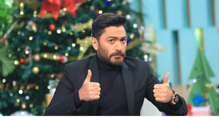 المعجب إبن المحظوظة – تامر حسني بيدور عليه علشان يتصور معاه .. شاهد