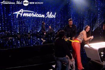 شاهد .. بالصورة - موقف مضحك لكاتي بيري خلال ادائها في برنامج American Idol