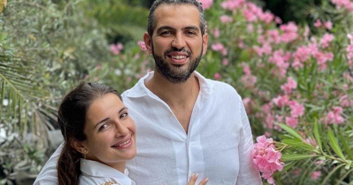 شاهد .. الصورة الأولى من شهر عسل شام الذهبي وزوجها