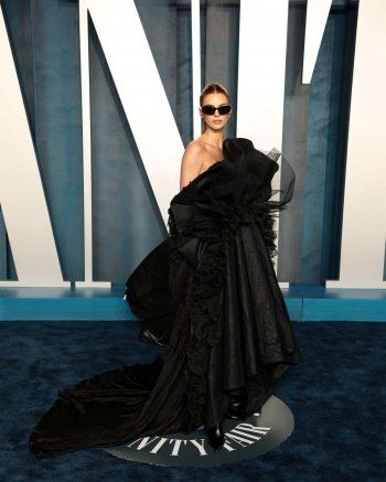 شاهد .. كيندال جينر بإطلالة خارجة عن المألوف بعد حفل الأوسكار