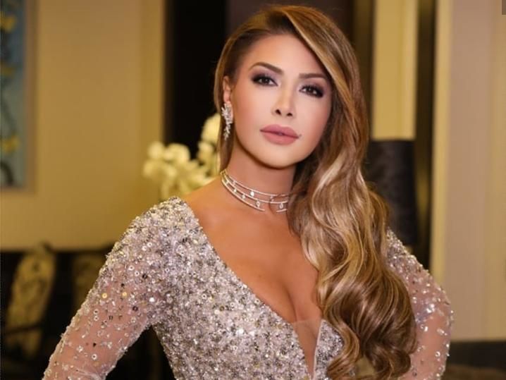 بفستان مكشوف – جمهور نوال الزغبي يتغزل في إنوثتها .. شاهد