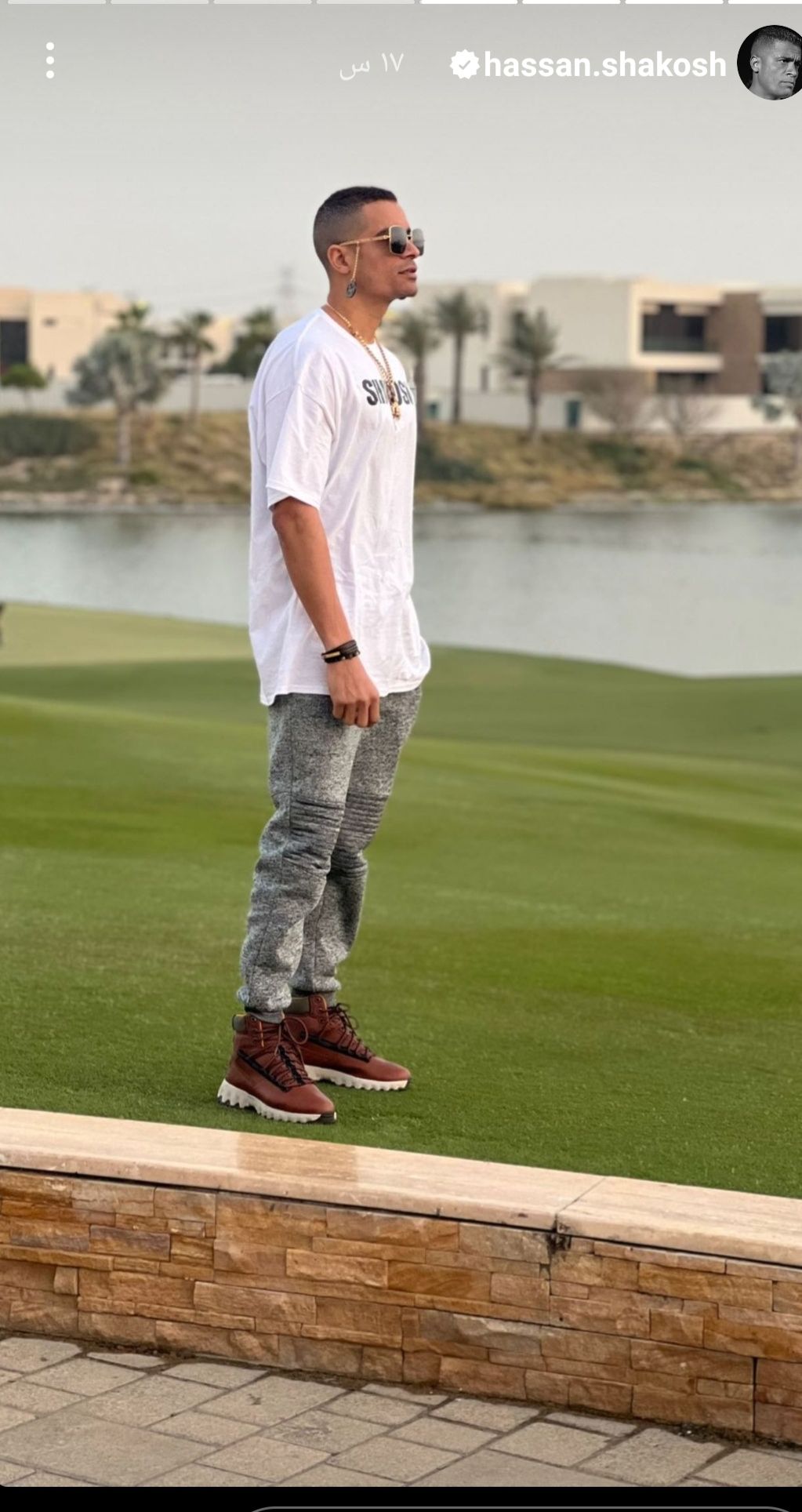 حسن شاكوش يتألق بإطلالة غريبة في احدث ظهور له- شاهد