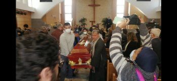 شاهد .. الوداع الأخير لـ عهدي صادق في الكنيسة وصور مؤثرة لمحبيه وعائلته