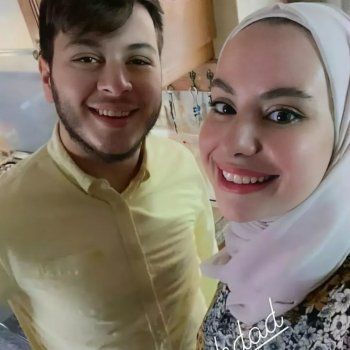 شاهد .. تسريب أول صورة لخطيبة عصومي مقداد ..ومنافسة بينها وبين زوجة شقيقه الوليد!