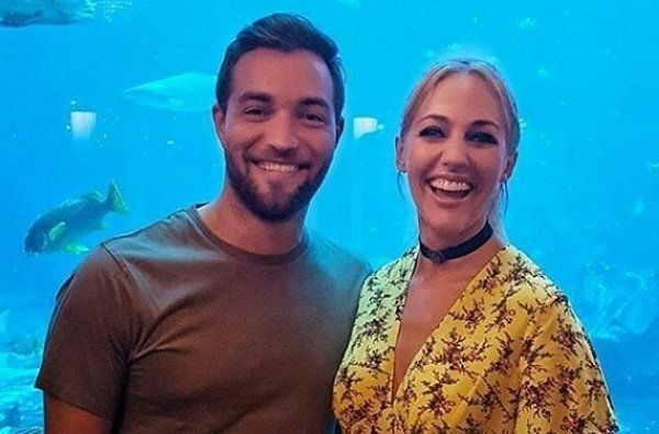 شاهد .. بالصورة- مريم أوزرلي وباسل الزارو يحتضنان بعضهما علناً .. هل يعلنان زواجهما قريباً؟