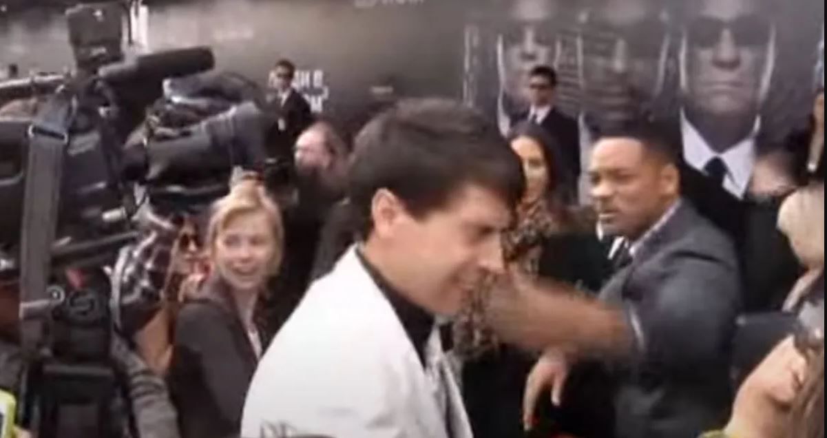 متعود دائما – ويل سميث يصفع صحفياً أمام الكاميرات .. فيديو