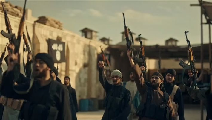 تعرف علي الإرهابي عدو أمير كرارة في ” العائدون ” – شاهد