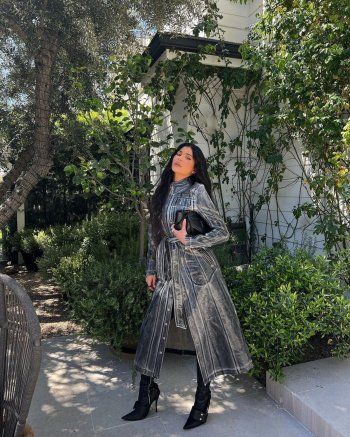 شاهد .. كايلي جينر تحدث ضجة بإطلالة ساحرة