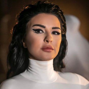 شاهد .. ماغي بو غصن بملامح مختلفة وماكياجها القوي حديث المتابعين