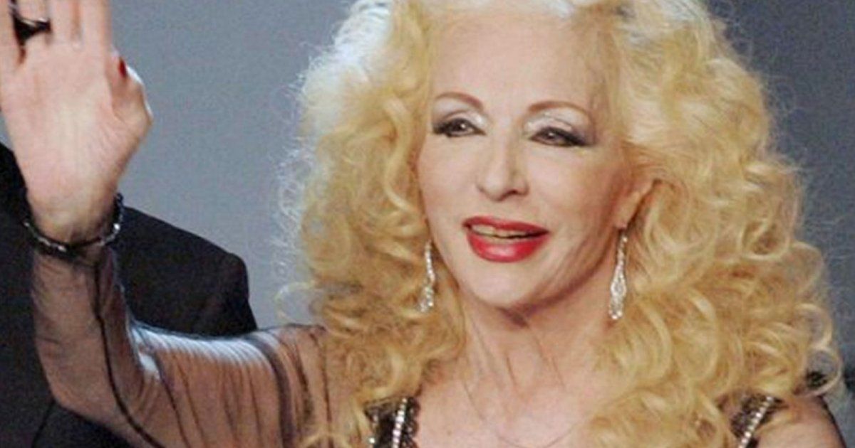 شاهد .. صور نادرة للشحرورة صباح.. إحداها بالشورت على مسرح بعلبك