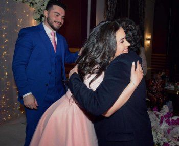 شاهد .. حميد الشاعري يحتفل بخطوبة إبنته- بالصور