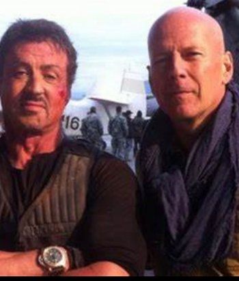 شاهد .. بالصور - هكذا يعلق سيلفستر ستالون على إعتزال بروس ويليس