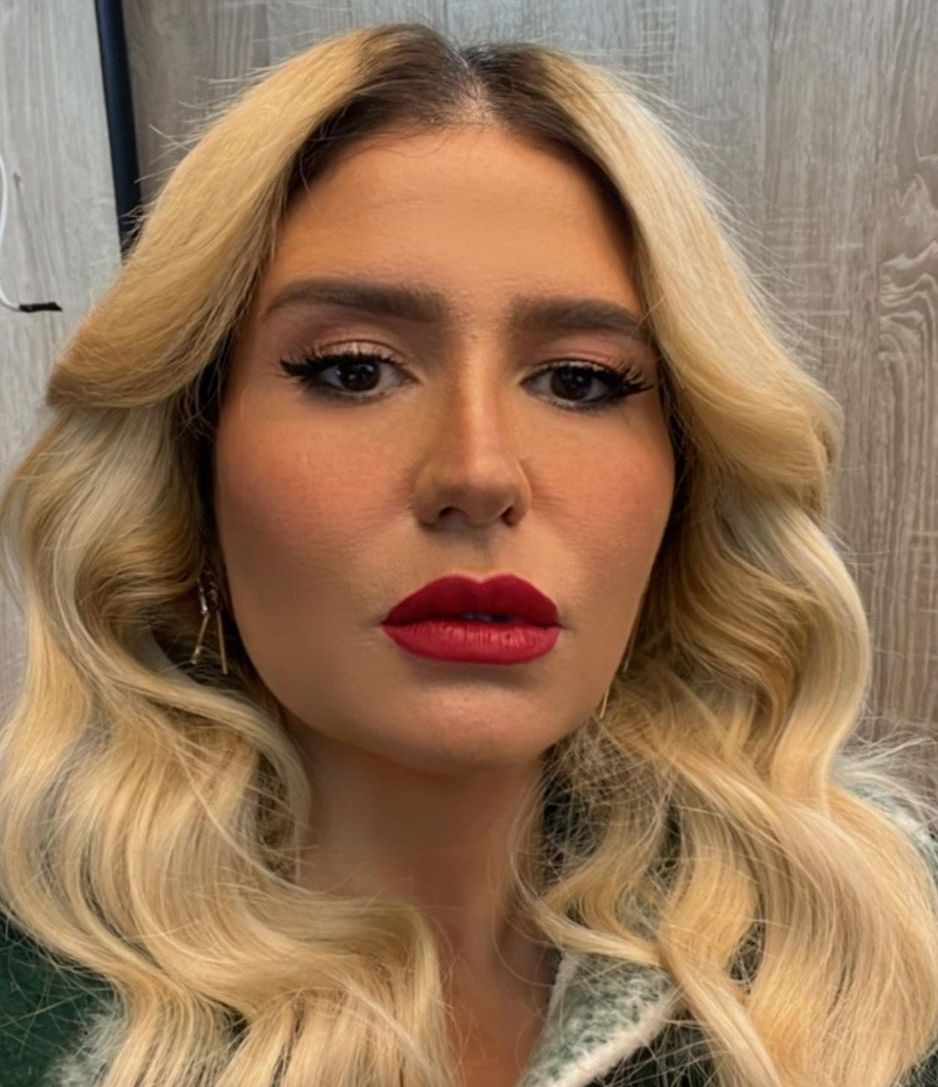 بصورة سيلفي ومكياج جذاب.. هنا شيحه تخطف الأنظار في احدث ظهور لها