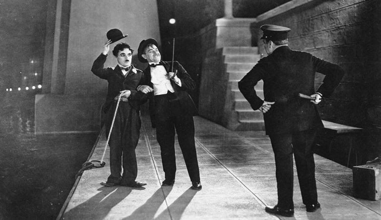 تشارلي شابلن يساند مصر بقوة ضد العدوان الثلاثي 1956