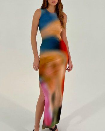 شاهد .. كيندال جينر تهدد كل من يتحدث عن أصابع قدميها بعد نشرها هذه الصور