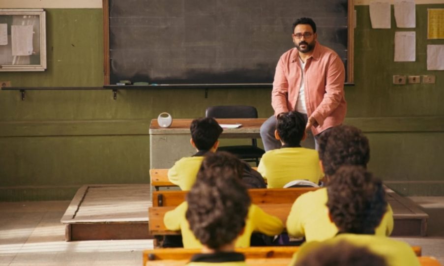 الحلقة الأولى من “مكتوب عليا” .. الشاعري وطعيمة يسخرون من أكرم حسني