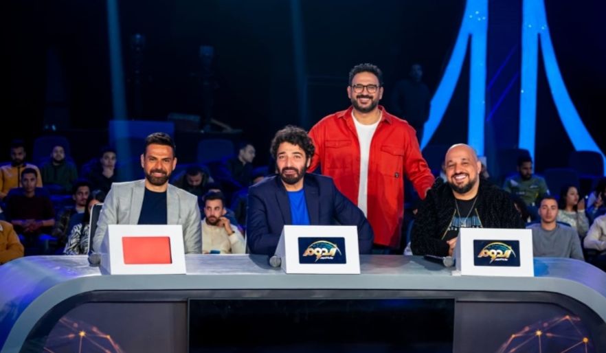 الحلقة الأولى من “مكتوب عليا” .. الشاعري وطعيمة يسخرون من أكرم حسني