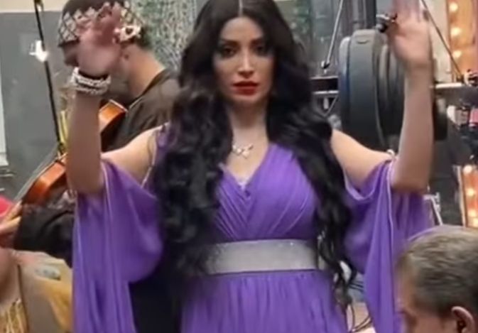 نسرين طافش تروج لمسلسل ” جوقة عزيزة” بفيديو من الكواليس- شاهد