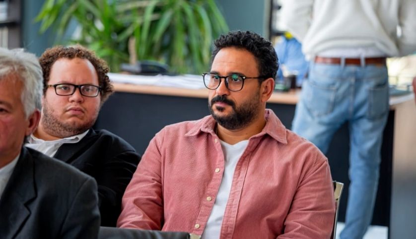 الحلقة الأولى من “مكتوب عليا” .. الشاعري وطعيمة يسخرون من أكرم حسني