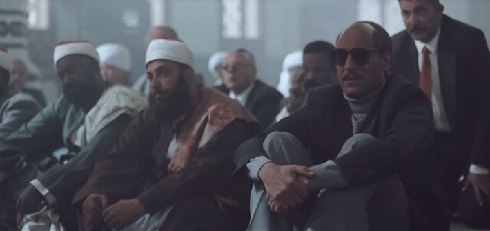 بالصور – الرئيس السادات بيصلي العصر في “جزيرة غمام”