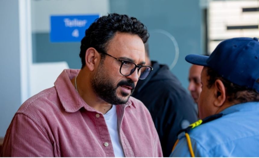 الحلقة الأولى من “مكتوب عليا” .. الشاعري وطعيمة يسخرون من أكرم حسني