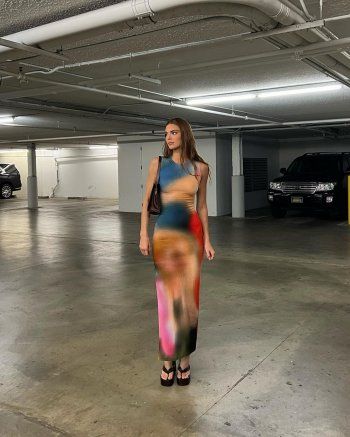 شاهد .. كيندال جينر تهدد كل من يتحدث عن أصابع قدميها بعد نشرها هذه الصور