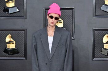 شاهد .. إطلالة جاستن بيبر وزوجته هايلي تلفت الأنظار.. الفرق في أناقتهما واضح