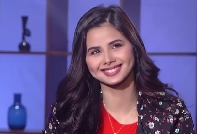 منة عرفة تهاجم الهام شاهين :” مش لازم تتباس ونتحضن علشان نمثل”