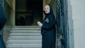 شاهد .. بالصورة - شيرين رضا بإطلالة حابسة للأنفاس بمسلسل "شغل في العالي"