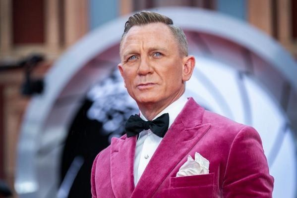 شاهد .. دانيال كريغ مريض ما يؤدي الى إلغاء مسرحيته