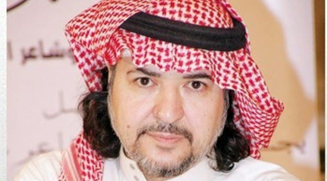 شاهد .. إبن خالد سامي ينشر صورة لوالده على السرير الأبيض وتعليقه يبكي المتابعين