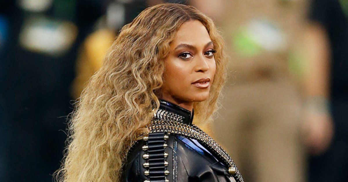 شاهد .. بيونسيه تثير بلبلة بفستانها في أحدث ظهور – بالصور