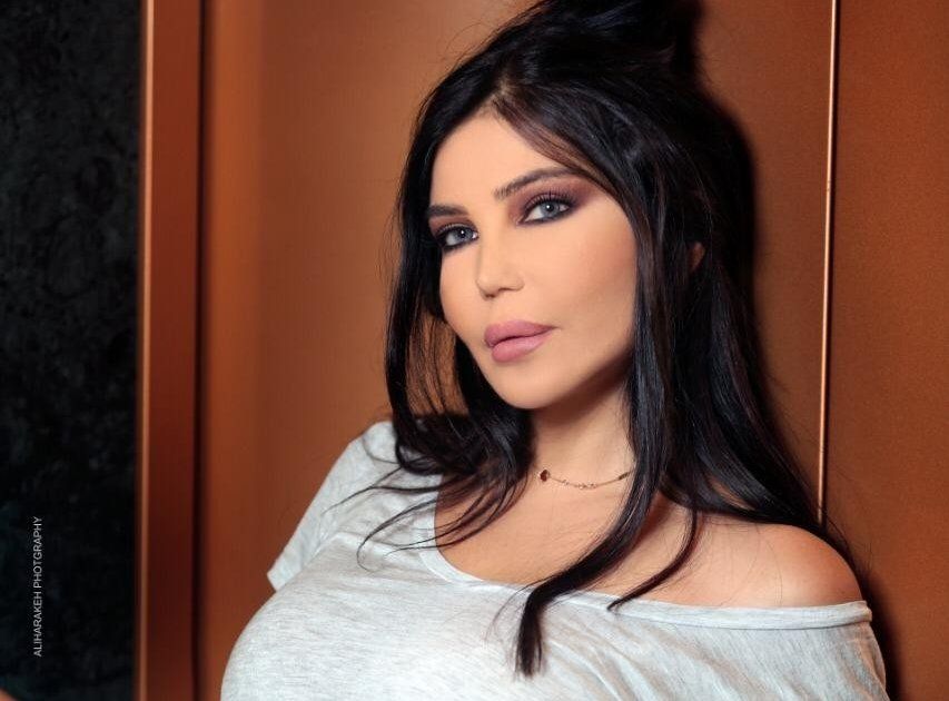 شاهد .. بالصورة - مي حريري تحيي ذكرى ميلاد الراحل ملحم بركات...والجمهور يتفاعل